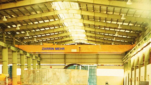 Zarrin Mehr Double Girder Overhead Crane demonstrating heavy-duty lifting and material handling capabilities in an industrial setting, similar to gantry crane and electric hoist solutions.