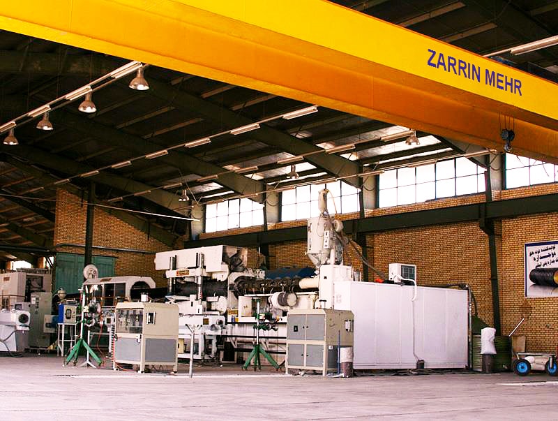 Zarrin Mehr Double Girder Overhead Crane demonstrating heavy-duty lifting and material handling capabilities in an industrial setting, similar to gantry crane and electric hoist solutions.