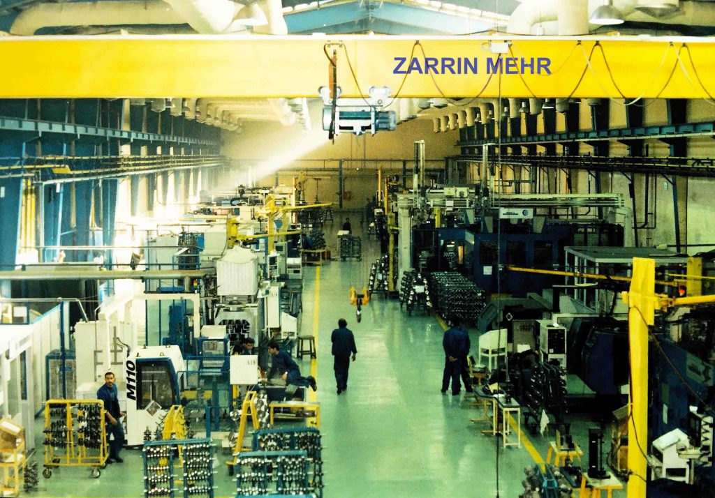 Zarrin Mehr Single Girder Overhead Crane demonstrating heavy-duty lifting and material handling capabilities in an industrial setting, similar to gantry crane and electric hoist solutions.