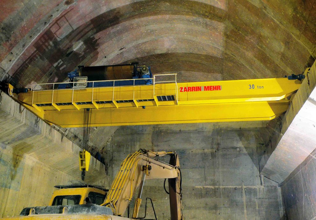 Zarrin Mehr Double Girder Overhead Crane demonstrating heavy-duty lifting and material handling capabilities in an industrial setting, similar to gantry crane and electric hoist solutions.