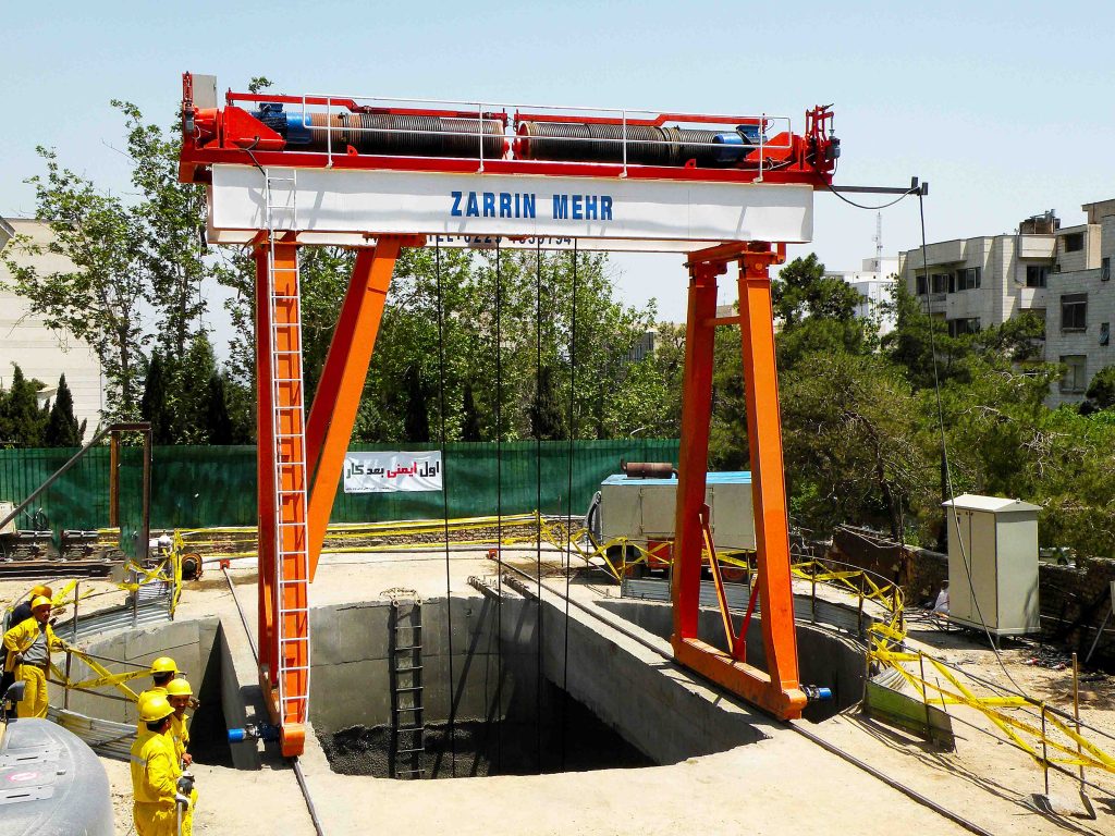 30-Ton Double Girder Gantry Crane in action, showcasing ZARRIN MEHR's expertise in heavy-duty material handling solutions.