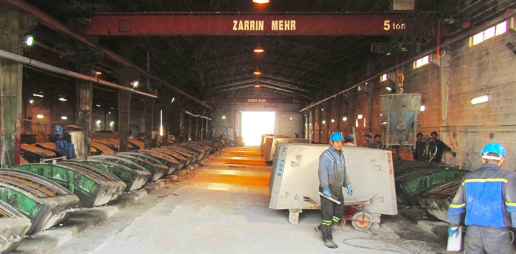 Zarrin Mehr Single Girder Overhead Crane demonstrating heavy-duty lifting and material handling capabilities in an industrial setting, similar to gantry crane and electric hoist solutions.