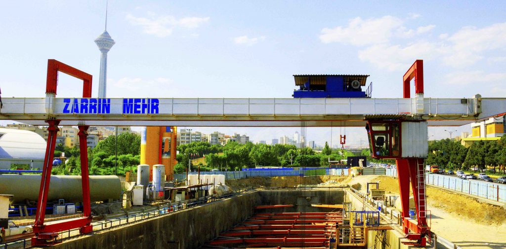 25/5-Ton Double Girder Gantry Crane in operation, exemplifying ZARRIN MEHR's multi-capacity material handling solutions.