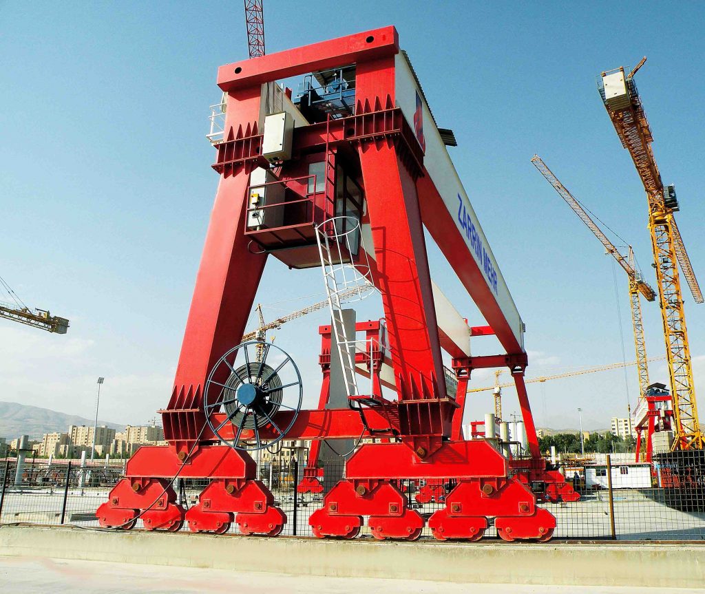 100-Ton Double Girder Gantry Crane at work, showcasing ZARRIN MEHR's heavy-duty material handling capabilities.