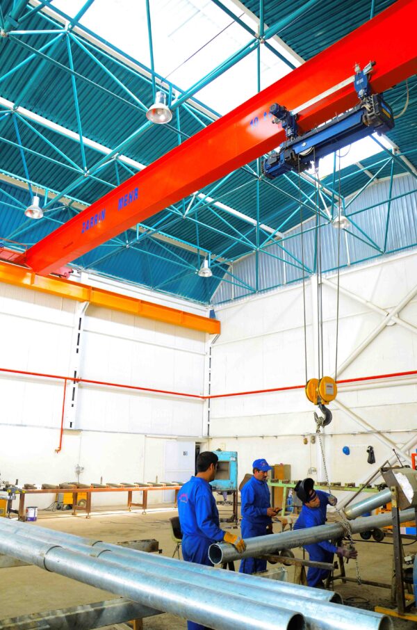 Zarrin Mehr Single Girder Overhead Crane demonstrating heavy-duty lifting and material handling capabilities in an industrial setting, similar to gantry crane and electric hoist solutions.